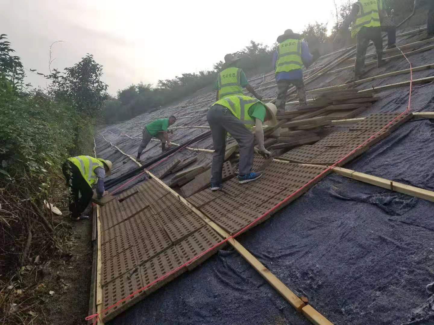 生態磚邊坡綠化施工